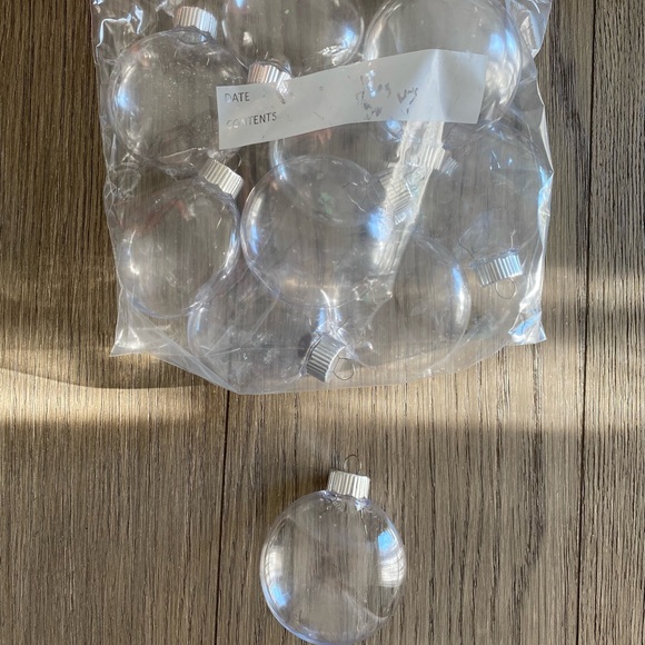 Clear plastic disco ornaments (fillable) - Picture 3 of 3